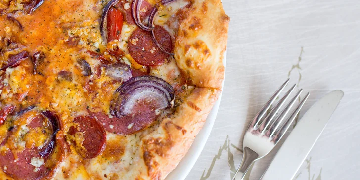 Malá alebo veľká pizza podľa vlastného výberu z Hood Food