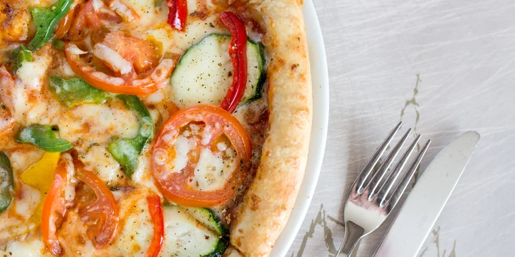 Malá alebo veľká pizza podľa vlastného výberu z Hood Food