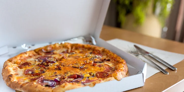 Malá alebo veľká pizza podľa vlastného výberu z Hood Food