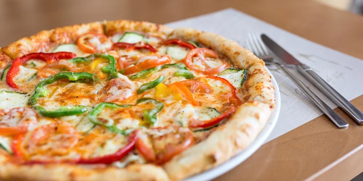 Malá alebo veľká pizza podľa vlastného výberu z Hood Food