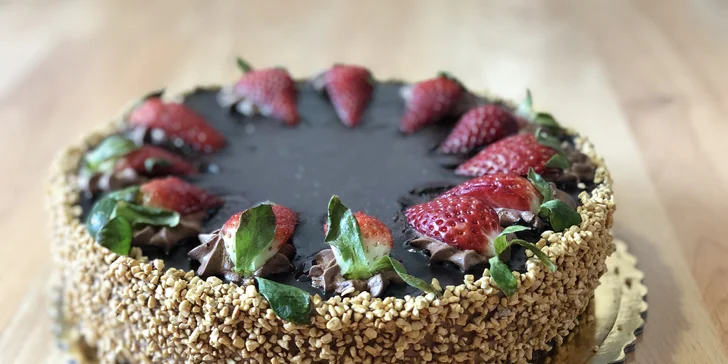 Lahodné zákusky či torta z cukrárne Fajnotka až ku vám domov!