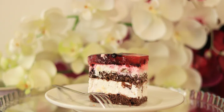Lahodné zákusky či torta z cukrárne Fajnotka až ku vám domov!