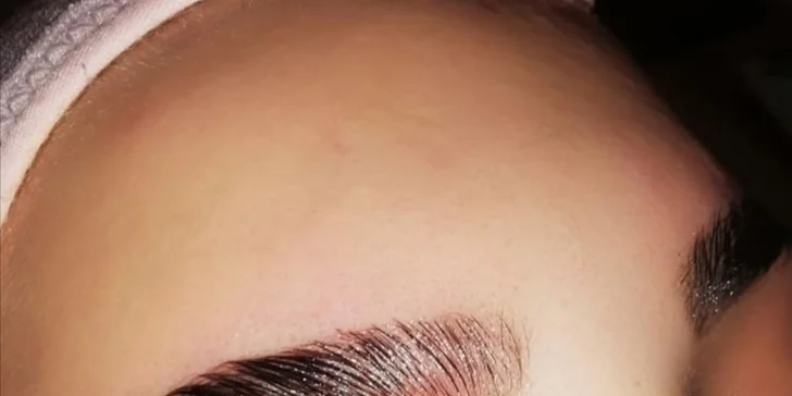 Dokonale upravené obočie a neodolateľný pohľad s lash liftom či 3D mihalnicami