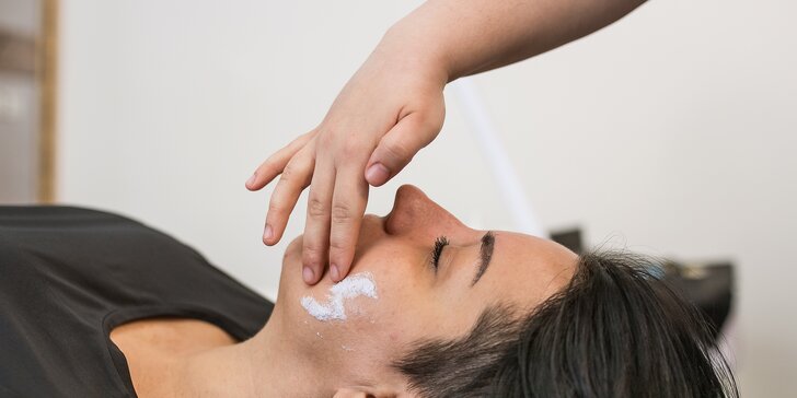 Relaxačné ošetrenia tváre spojené s masážou v salóne Beauty