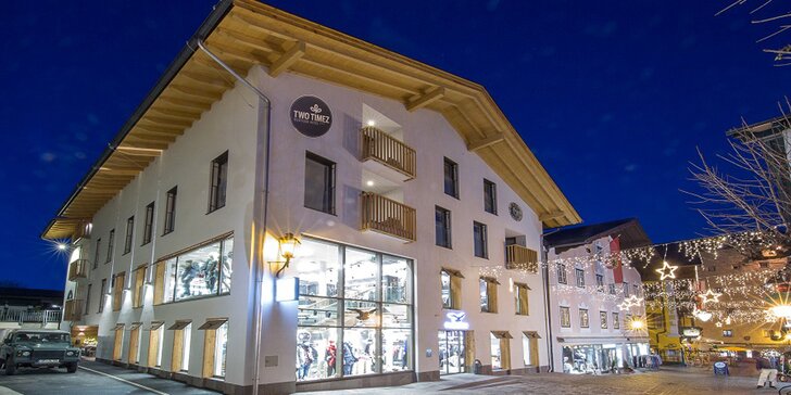 Dovolenka v rakúskom Zell am See: hotel v centre mesta, strešná terasa a raňajky