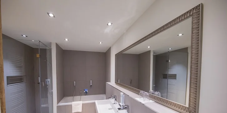 Dovolenka v rakúskom Zell am See: hotel v centre mesta, strešná terasa a raňajky