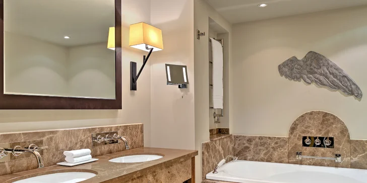 Luxusný pobyt v Prahe: hotel v kláštore na Malej Strane, raňajky a vstup do wellness