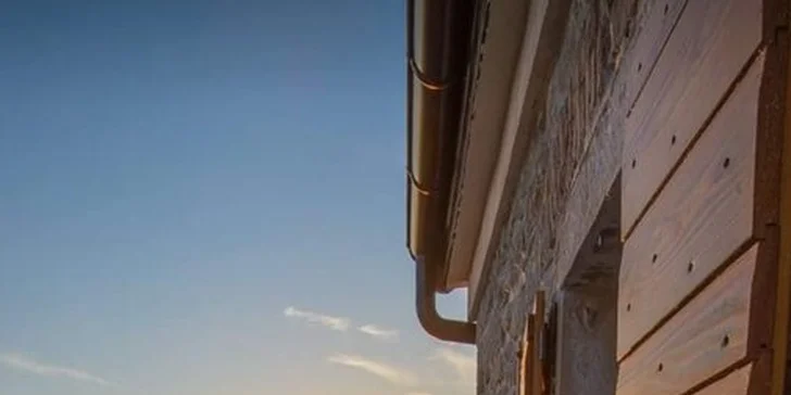 Slnečné Chorvátsko na 8 dní s polpenziou v luxusnej Ville Starigrad len 50 m od mora