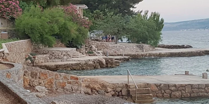 Slnečné Chorvátsko na 8 dní s polpenziou v luxusnej Ville Starigrad len 50 m od mora