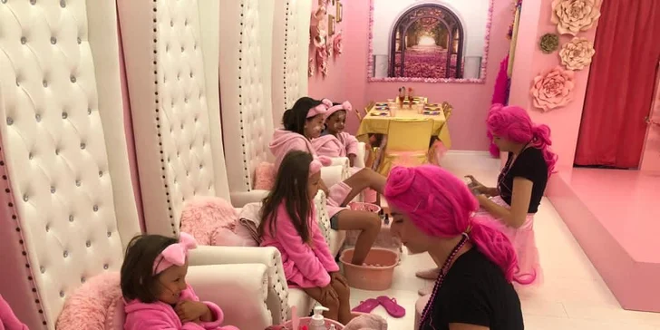 Narodeninová oslava so skrášľovacím programom pre malé slečny v PINK SPA