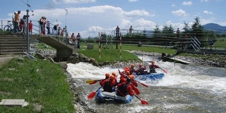 Rafting na vodnom kanáli alebo splavovanie Váhu na Liptove