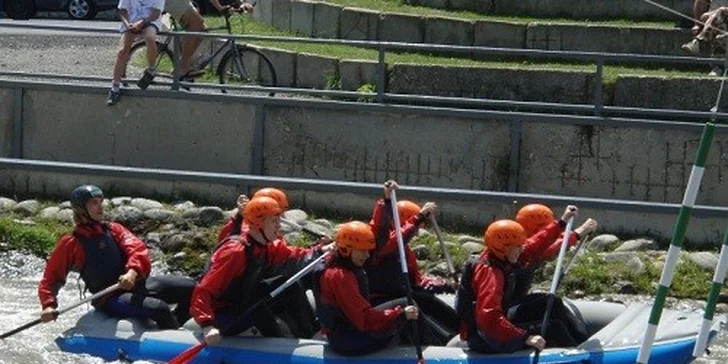 Rafting na vodnom kanáli alebo splavovanie Váhu na Liptove