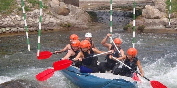Rafting na vodnom kanáli alebo splavovanie Váhu na Liptove