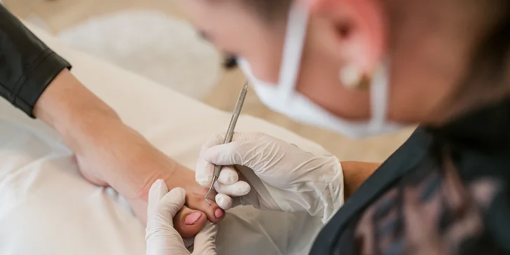 Kombinovaná pedikúra a gél lak pre dokonale upravené chodidlá a nechty