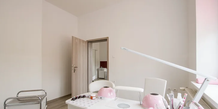 Japonská manikúra alebo gélové nechty v novootvorenom salóne W Studio