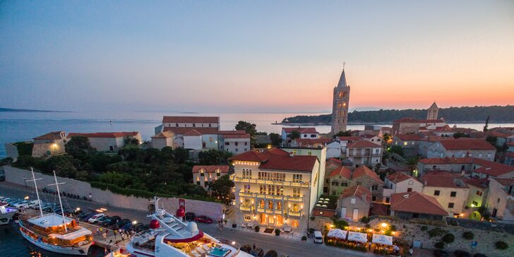 Fantastický pobyt na chorvátskom ostrove Rab: raňajky, vonkajší bazén aj výhľad na more