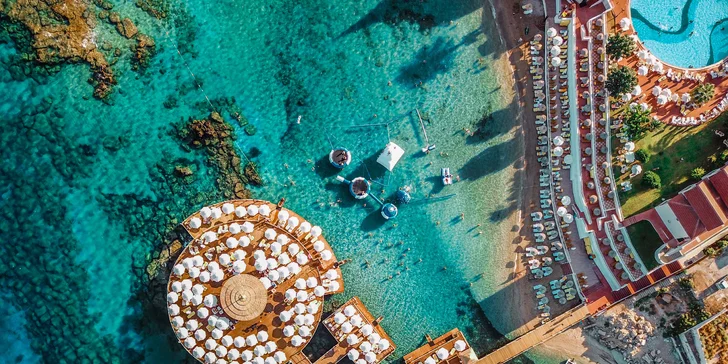 5* dovolenka na Cypre: hotel s ultra all inclusive, piesočnatá pláž, bazény i wellness