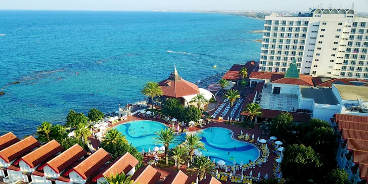 5* dovolenka na Cypre: hotel s ultra all inclusive, piesočnatá pláž, bazény i wellness