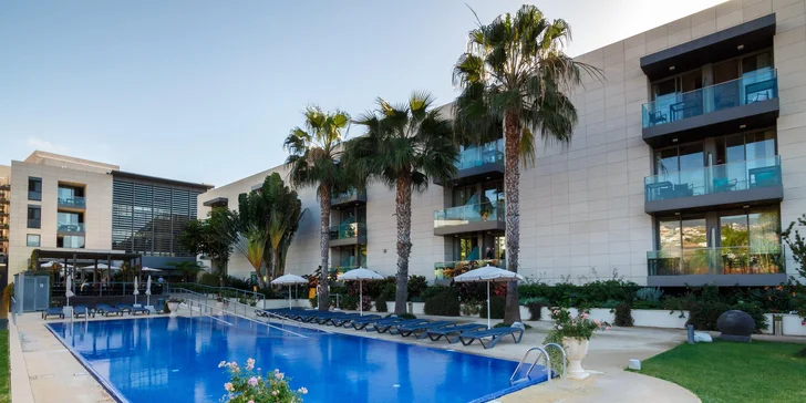 Dovolenka na ostrove Madeira: 4* hotel s raňajkami, bazénmi a výhľadom na more