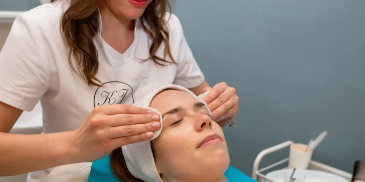 Svieža, zdravá a mladistvá pleť: liftingové ošetrenie s kryoguľami alebo Gua sha masážou