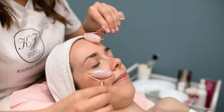 Svieža, zdravá a mladistvá pleť: liftingové ošetrenie s kryoguľami alebo Gua sha masážou