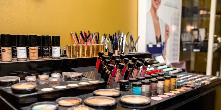 Prirodzene krásne obočie s technikou Combre či novinkou - Breezy brows!