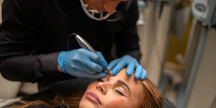 Prirodzene krásne obočie s technikou Combre či novinkou - Breezy brows!