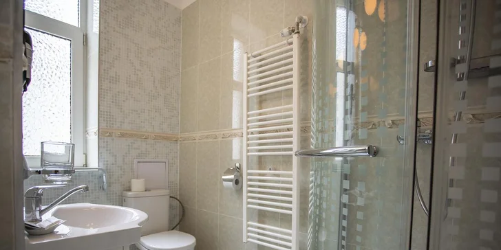 Dovolenka v centre Karlových Varov: apartmán s raňajkami aj kozmetické ošetrenie