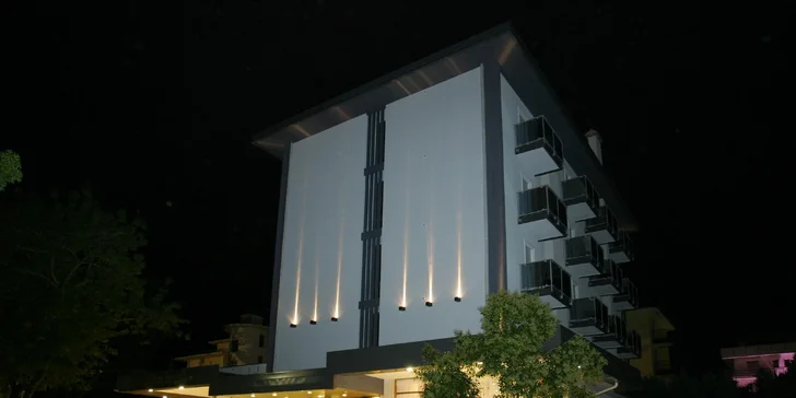 Dovolenka v letovisku Lido di Jesolo: hotel s polpenziou, 100 m od súkromnej pláže