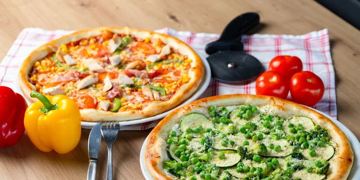 Netradičná pizza, napr. s mangom alebo jablkom či lososom a avokádom