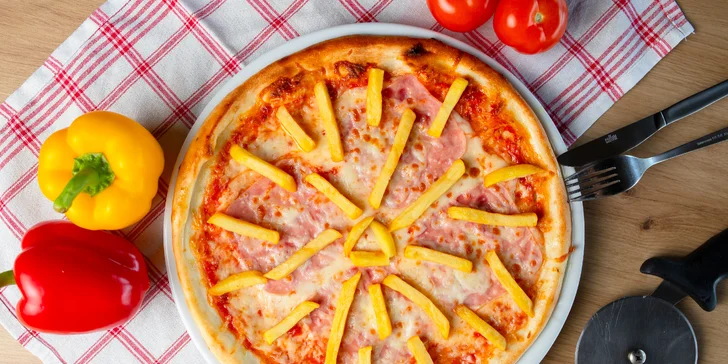 Netradičná pizza, napr. s mangom alebo jablkom či lososom a avokádom