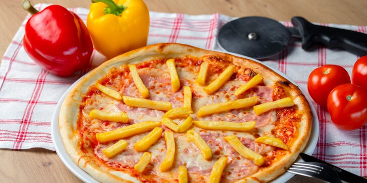 Netradičná pizza, napr. s mangom alebo jablkom či lososom a avokádom