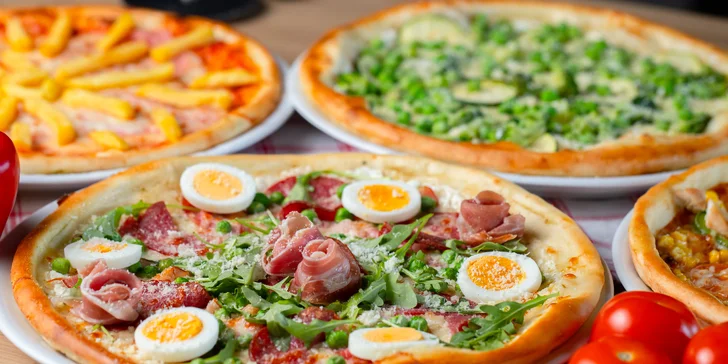 Netradičná pizza, napr. s mangom alebo jablkom či lososom a avokádom