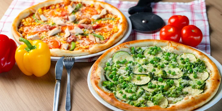 Netradičná pizza, napr. s mangom alebo jablkom či lososom a avokádom