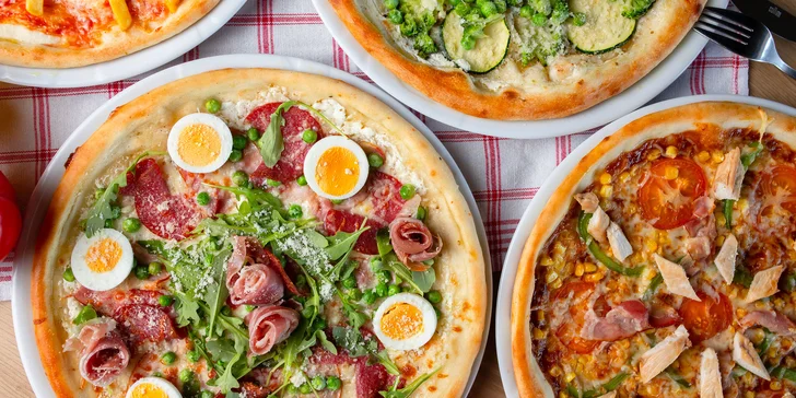 Netradičná pizza, napr. s mangom alebo jablkom či lososom a avokádom