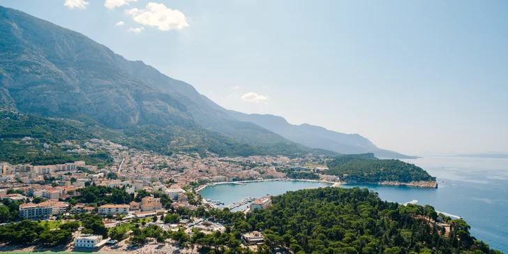 Dovolenka na Makarskej riviére: moderné apartmány s balkónom, len 50 metrov od pláže