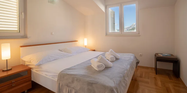 Dovolenka na Makarskej riviére: moderné apartmány s balkónom, len 50 metrov od pláže