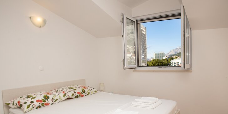Dovolenka na Makarskej riviére: moderné apartmány s balkónom, len 50 metrov od pláže