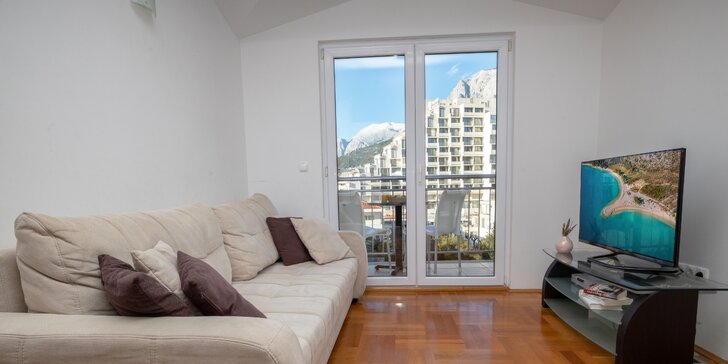 Dovolenka na Makarskej riviére: moderné apartmány s balkónom, len 50 metrov od pláže