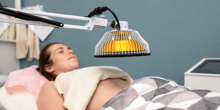 Terapeutické ošetrenie tela a tváre prístrojom GOU GONG s TDP lampou