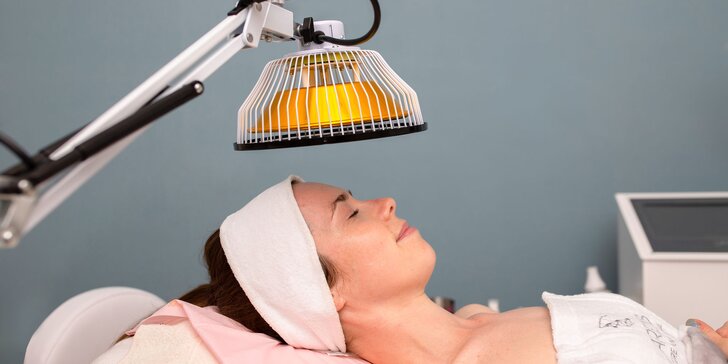 Terapeutické ošetrenie tela a tváre prístrojom GOU GONG s TDP lampou