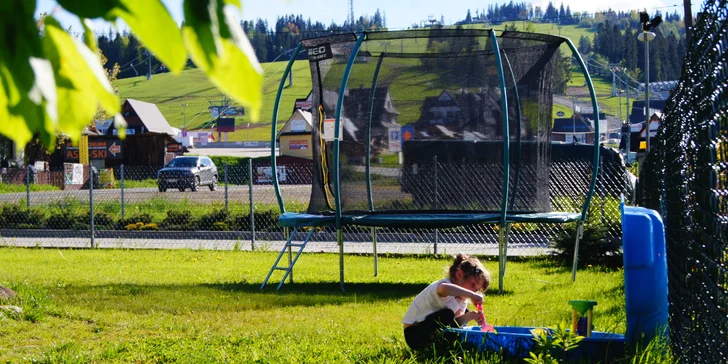 Štýlové ubytovanie neďaleko aquaparku Terma Bania: moderné izby, raňajky, požičovňa bicyklov aj palíc na Nordic walking