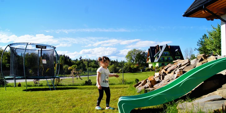 Štýlové ubytovanie neďaleko aquaparku Terma Bania: moderné izby, raňajky, požičovňa bicyklov aj palíc na Nordic walking