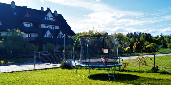 Štýlové ubytovanie neďaleko aquaparku Terma Bania: moderné izby, raňajky, požičovňa bicyklov aj palíc na Nordic walking