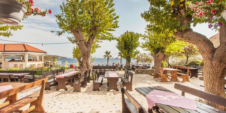 Dovolenka v perfektne vybavenom rezorte pri Splite: klimatizované mobilné domčeky až pre 6 osôb a more zábavy