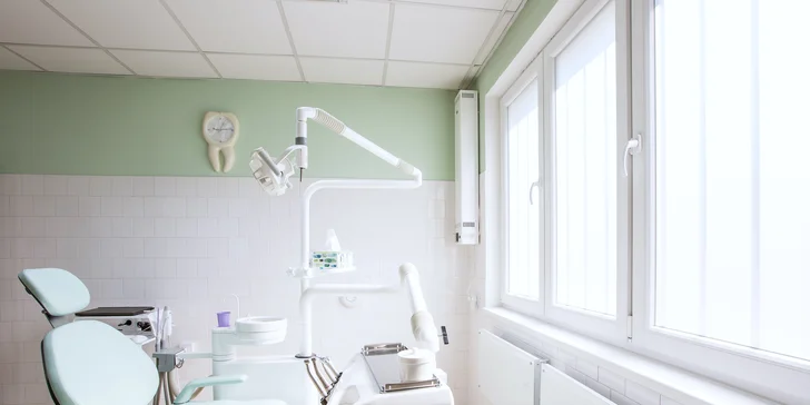Nehanbite sa za svoj úsmev vďaka neviditeľnému strojčeku na zuby INVIDENT