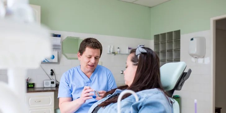 Nehanbite sa za svoj úsmev vďaka neviditeľnému strojčeku na zuby INVIDENT