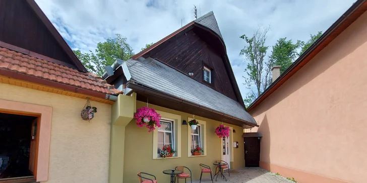 Výnimočný pobyt v historickom centre Kežmarku: romantický penzión s raňajkami, barom a terasou