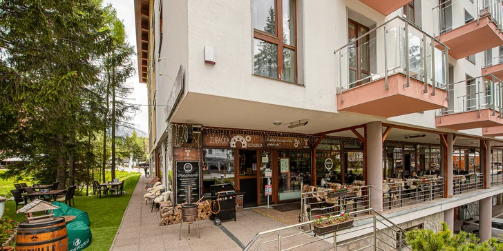 Burger alebo pizza v reštaurácii Zubačka na Štrbskom plese