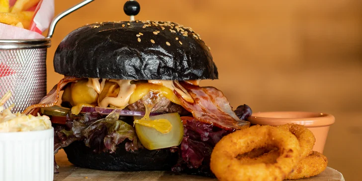 Burger alebo pizza v reštaurácii Zubačka na Štrbskom plese